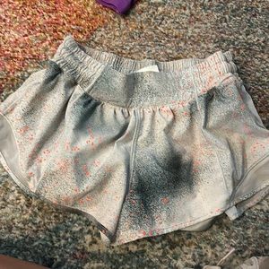 Lululemon shorts hotty hots size 6 limited edition white with red dots